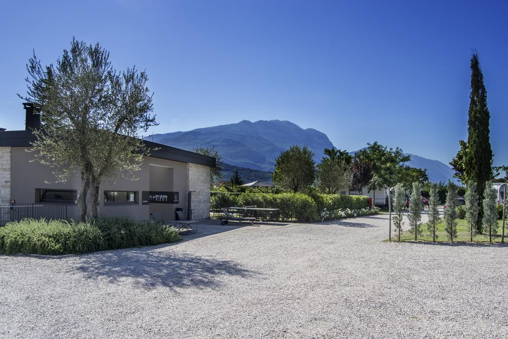 Verdepiano Bed & Camping Riva del Garda Exterior foto